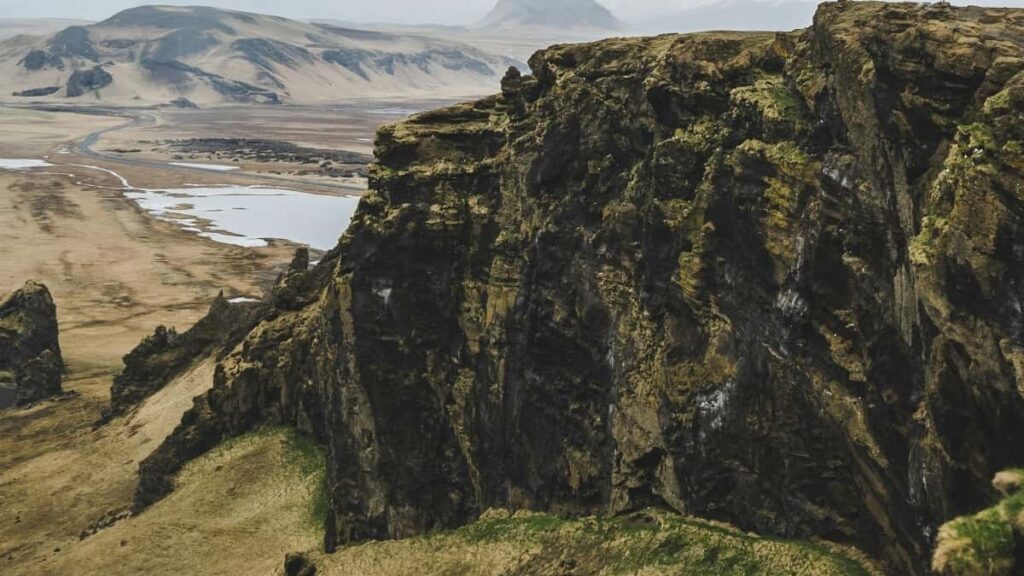 Praktican vodic za kreatore iz Srbije: kako pronaci i kontaktirati crnogorske brendove kroz Apple Music profile, playlistove i pratece kanale, plus taktike za recenziranje trend proizvoda.