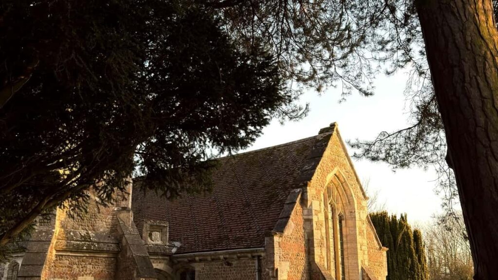 Praktcan vodic za srpske kreatore: kako identifikovati francuske brendove povezane sa HBO Max, kontaktirati PR timove i dobiti PR pakete za unboxing i recenzije.