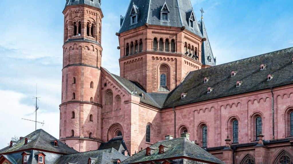 Praktican vodic za srpske kreatore: kako pronaci, kontaktirati i snimiti behind-the-scenes kod kazahstanskih brendova na TikToku taktike outreacha, pregovori i lokalni trikovi.