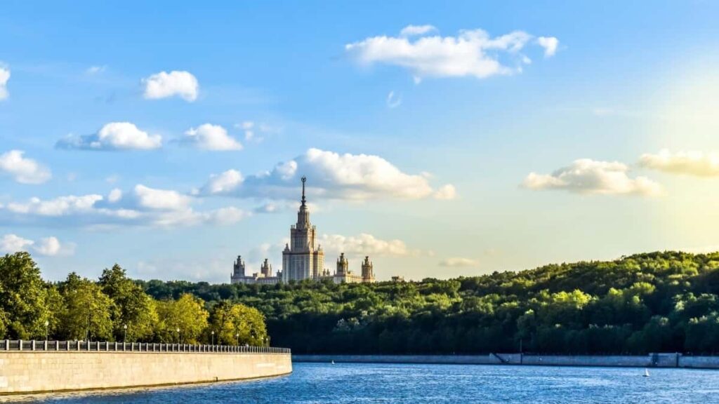 Praktican vodic za kreatore iz Srbije: kako preko WhatsApp-a doci do brendova iz Juzne Afrike i deliti reportaze sa sponzorskim tagovima taktike, poruke, pravila i primeri.