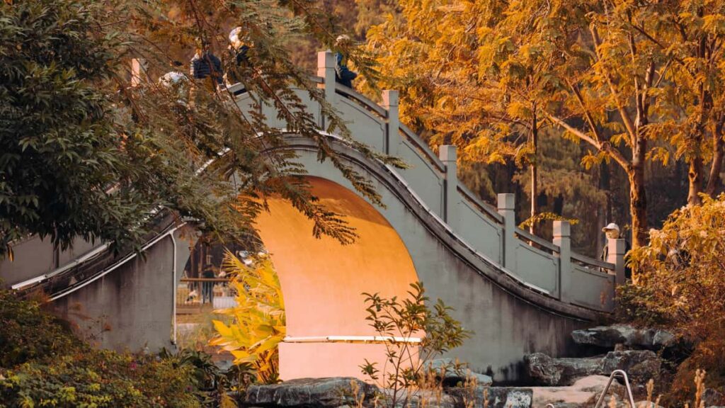 Praktican vodic za kreatore iz Srbije: kako identifikovati, kontaktirati i sklopiti saradnje sa kineskim brendovima na Moj platformi koraci, predlosci i rizici.